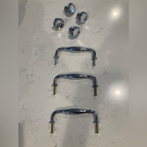 Polished Chrome 4” cabinet handles and crystal knobs - Picture 2 of 8